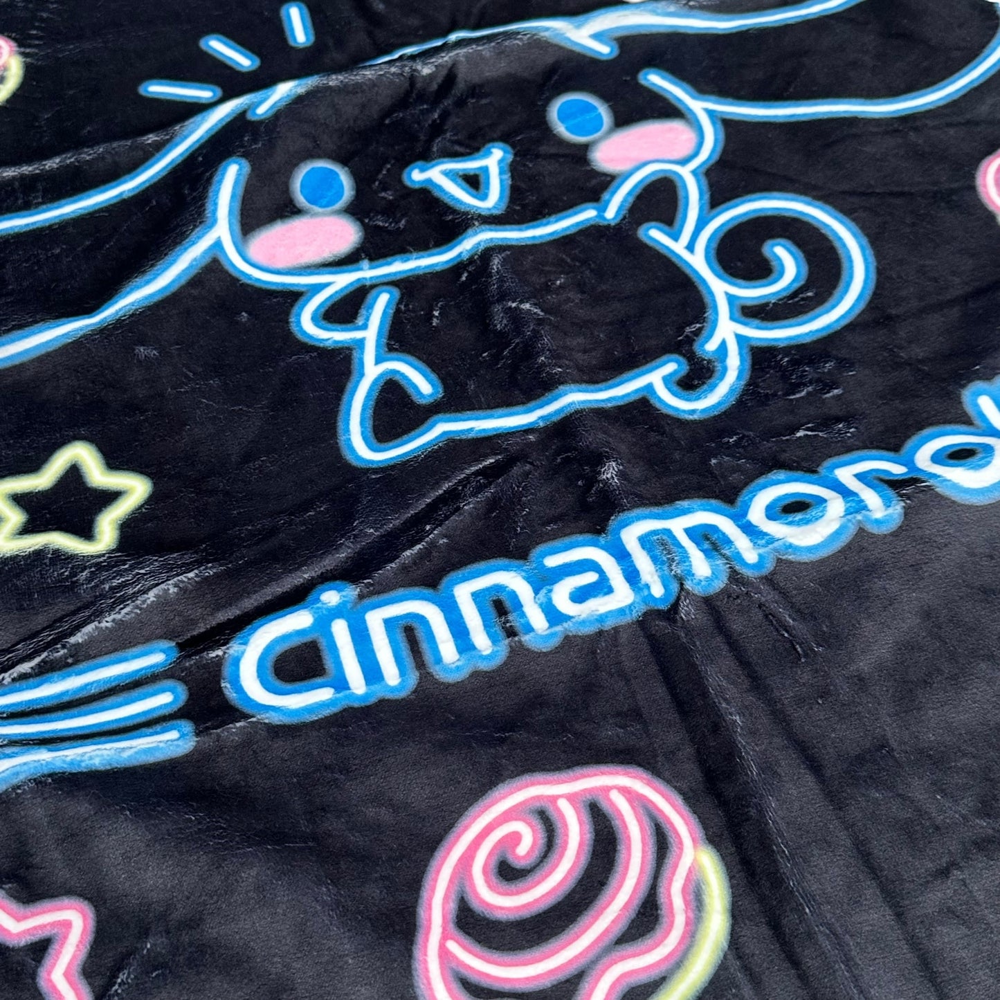 Cinnamoroll "Neon" Throw