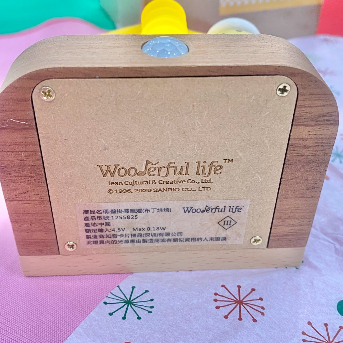 Jeanco x Pompompurin Wooden Wall Sensor Light
