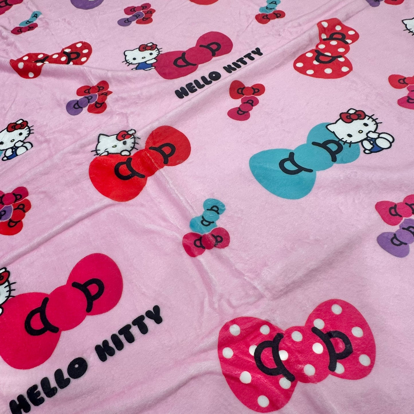 Hello Kitty "Ribbon Pattern" Blanket