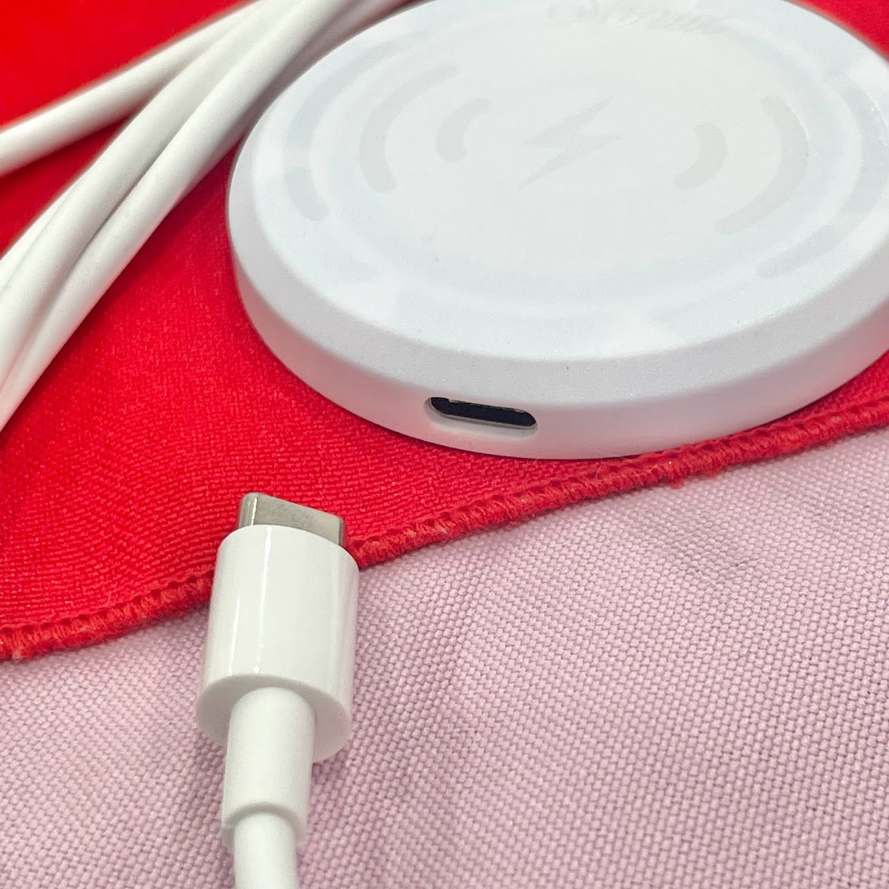Sonix x Hello Kitty "Strawberry Milk" Magnetic Link Wireless Charger