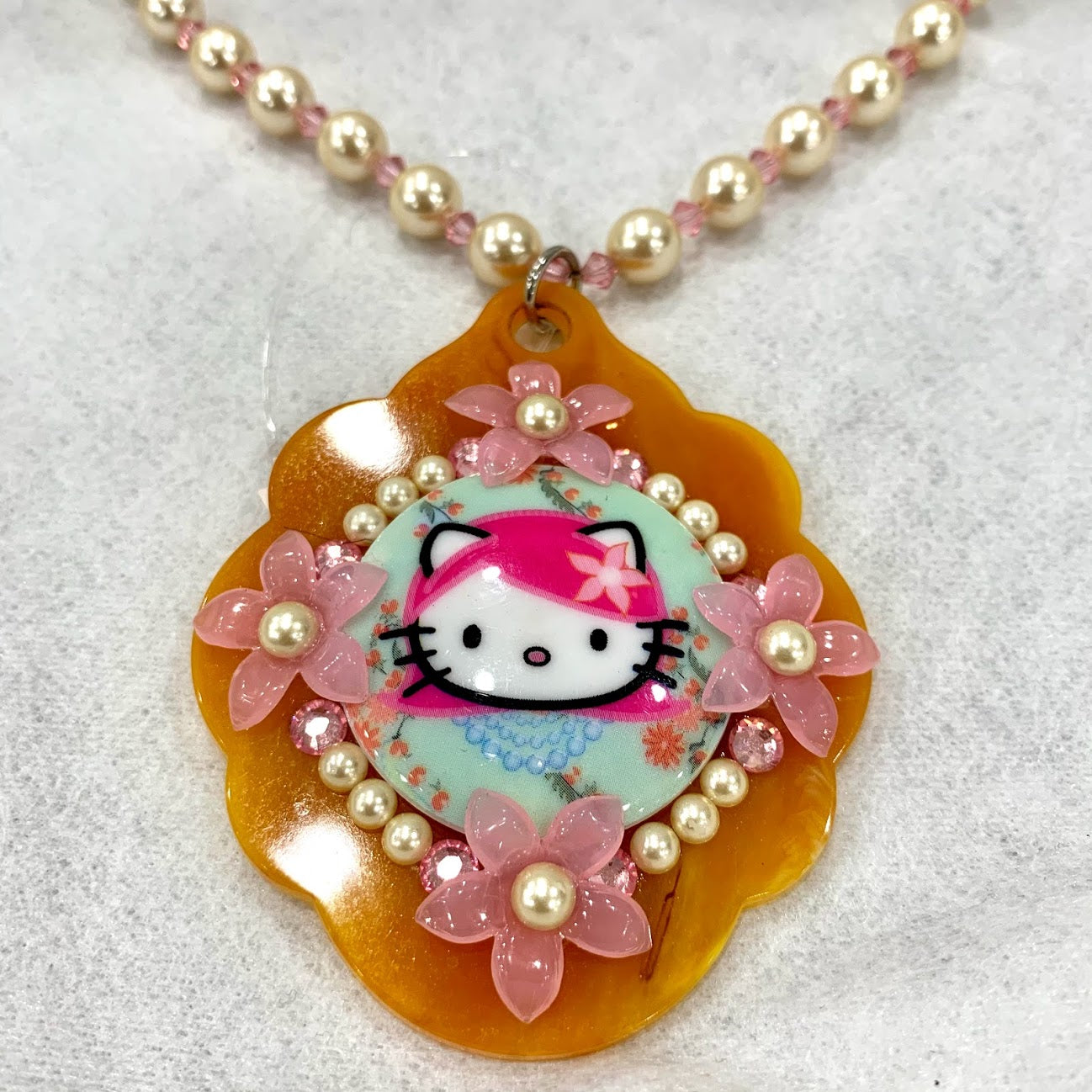 Tarina Tarantino x Hello Kitty 